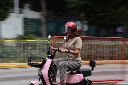 Con el objetivo de acercar a la población a nuevas alternativas de movilidad y fomentar la conciencia ambiental desde lo local, el Gobierno de Cuauhtémoc, que encabeza Alessandra Rojo de la Vega llevó a cabo la jornada Ecomobility MX: Conduce Verde en la Cuauhtémoc, una experiencia ciudadana orientada a promover una conducción más segura, incluyente y sustentable.
