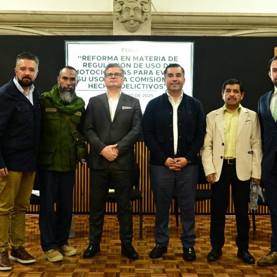 En el segundo y último día de trabajos del foro “Reforma en materia de regulación del uso de motocicleta para evitar su uso en la comisión de hechos delictivos”, el diputado Mario Enrique Sánchez (PAN) aseguró que se busca la seguridad de las personas usuarias de motocicletas, de la ciudadanía en general y, sobre todo, que el gobierno pueda hacer su trabajo. FOTO: Especial