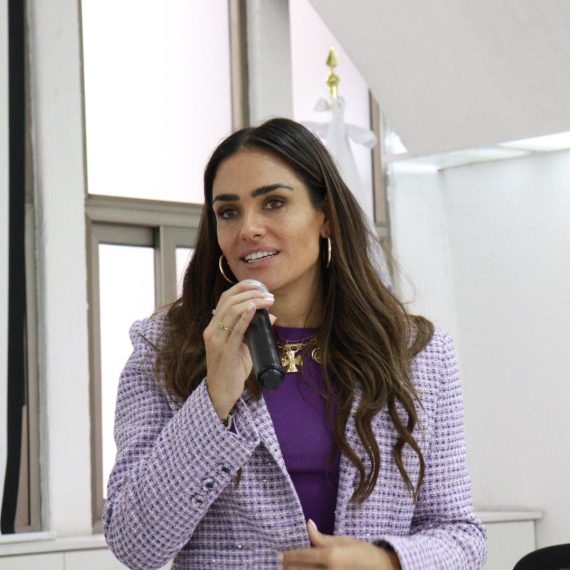 Durante la Séptima Sesión del Gabinete Violeta, la alcaldesa Alessandra Rojo de la Vega presentó resultados del programa Reacción Violeta, estrategia implementada en la Alcaldía Cuauhtémoc que ha respondido, atendido y acompañado a casi medio millar de mujeres, adolescentes y niñas víctimas de violencia de género.