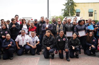Mauricio Tabe, alcalde de Miguel Hidalgo, reconoció el trabajo de los socorristas, voluntarios y paramédicos que con su entrega han colocado a la demarcación con el mejor tiempo de respuesta para atender emergencias en la Ciudad de México. FOTO: Especial