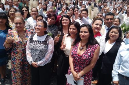 En el ex Convento de Culhuacán, más de 300 parejas contrajeron matrimonio civil teniendo como madrina de honor a la Alcaldesa de Iztapalapa, Aleida Alavez Ruiz.