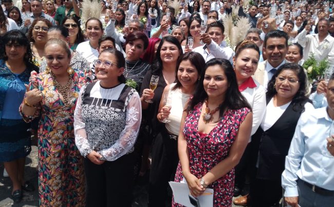 En el ex Convento de Culhuacán, más de 300 parejas contrajeron matrimonio civil teniendo como madrina de honor a la Alcaldesa de Iztapalapa, Aleida Alavez Ruiz.