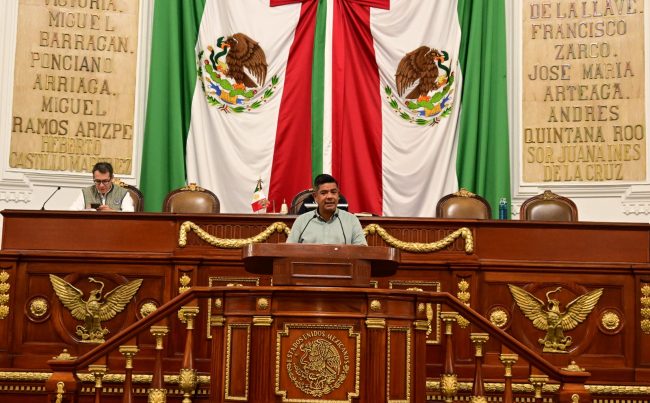 Al subir a tribuna, el diputado Juan Estuardo Rubio Gualito (PVEM) expuso que durante años estas personas trabajadoras han sido precarizadas, a pesar de sostener una parte vital de la economía urbana aún en pandemia. FOTO: Especial