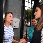 La jornada Alcaldía en tus manos llegó a la colonia Ampliación Asturias, donde la alcaldesa Alessandra Rojo de la Vega, acompañada de su equipo de directores generales, recorrió calles y visitó hogares para escuchar y atender directamente a vecinas y vecinos. FOTO: Especial