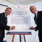 Con el objeto de fortalecer la seguridad en Cuajimalpa y la capacidad de respuesta ante emergencias, el Alcalde Carlos Orvañanos Rea y Salvador Guerrero Chiprés, Coordinador General del Centro de Comando, Control, Cómputo, Comunicaciones y Contacto Ciudadano de la Ciudad de México (C5) firmaron un convenio de colaboración. FOTOS: Especial