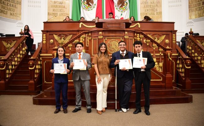Con la aprobación de dos acuerdos y ocho dictámenes, concluyó el Primer Parlamento de las Personas Jóvenes del Congreso de la Ciudad de México III Legislatura, el cual contó con la participación de 66 diputadas y diputados juveniles y 20 suplentes. FOTO: Especial