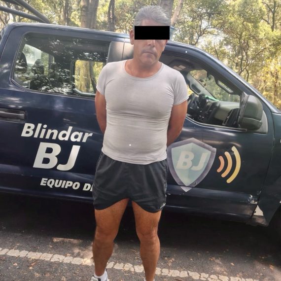La Dirección de Seguridad Ciudadana y Prevención del Delito de la Alcaldía Benito Juárez, elementos de BlindarBJ 360• en coordinación con la Secretaría de Seguridad Ciudadana de la CDMX, vecinos y usuarias del Parque Arboledas, logró la detención de un individuo señalado por hostigar sexualmente y amenazar a mujeres y usuarios de la zona. FOTO: Alcaldía BJ