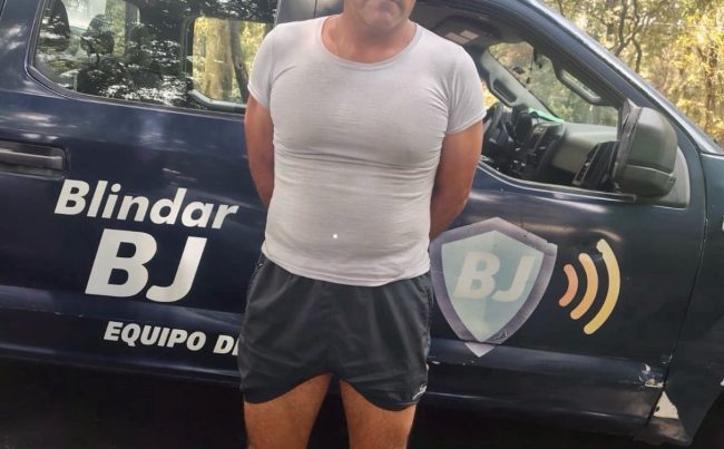 La Dirección de Seguridad Ciudadana y Prevención del Delito de la Alcaldía Benito Juárez, elementos de BlindarBJ 360• en coordinación con la Secretaría de Seguridad Ciudadana de la CDMX, vecinos y usuarias del Parque Arboledas, logró la detención de un individuo señalado por hostigar sexualmente y amenazar a mujeres y usuarios de la zona. FOTO: Alcaldía BJ