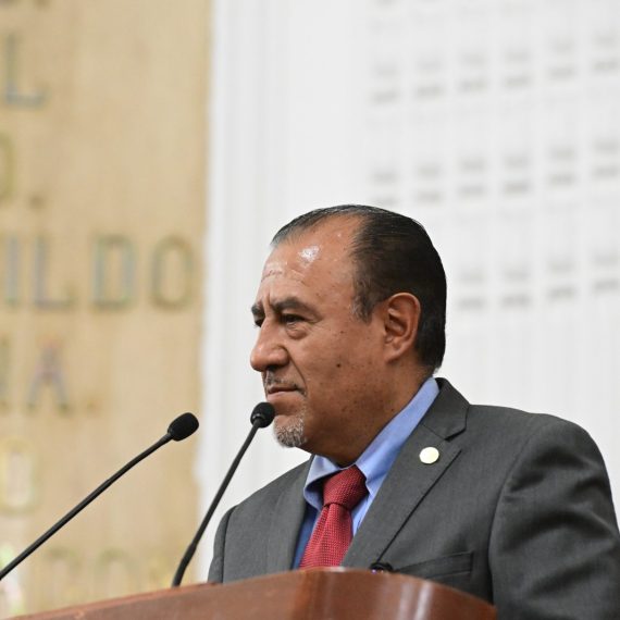 El legislador Pablo Trejo Pérez (PRD) advirtió el crecimiento exponencial del parque vehicular en la metrópoli, que actualmente supera los 6.4 millones de unidades, particularmente automóviles y motocicletas, lo que genera desafíos para la seguridad vial y la movilidad urbana. FOTO: Especial