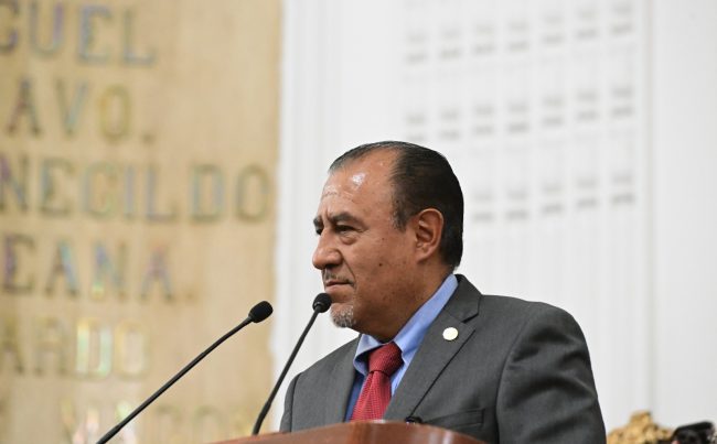 El legislador Pablo Trejo Pérez (PRD) advirtió el crecimiento exponencial del parque vehicular en la metrópoli, que actualmente supera los 6.4 millones de unidades, particularmente automóviles y motocicletas, lo que genera desafíos para la seguridad vial y la movilidad urbana. FOTO: Especial