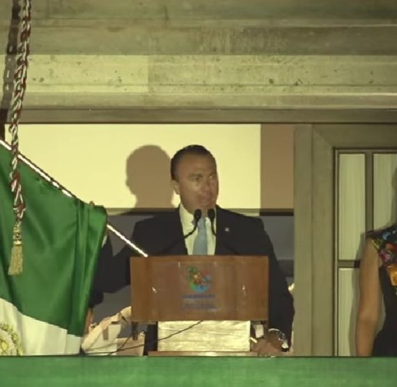 El alcalde de Cuajimalpa, Carlos Orvañanos Rea prefirió ser muy tradicional en las arengas del Grito de Independencia, ante unas 3 mil personas que se dieron cita en la explanada de la Alcaldía.