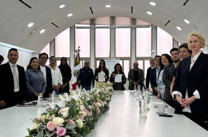 Con el objetivo de garantizar dignidad en la partida de quienes más lo necesitan, la alcaldesa de Cuauhtémoc, Alessandra Rojo de la Vega firmó un Convenio de Colaboración con la funeraria J. García López, mediante el cual se otorgarán cremaciones gratuitas a personas en situación de calle que fallezcan en la demarcación. FOTO: Especial