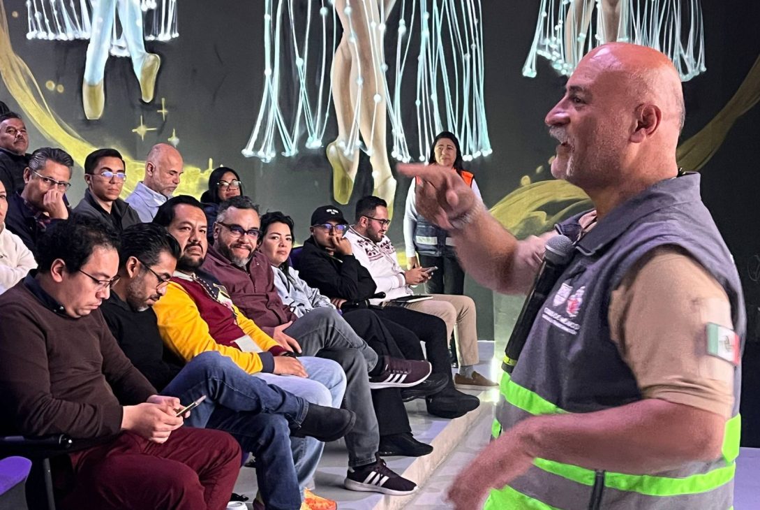 El día de hoy se llevó a cabo la primera capacitación a la estructura de la alcaldía con el “Sistema de Comando de Incidentes (SCI)” impartido por José Vázquez de la Secretaría de Gestión Integral de Riesgos y Protección Civil la Ciudad de México. FOTOS: Especial