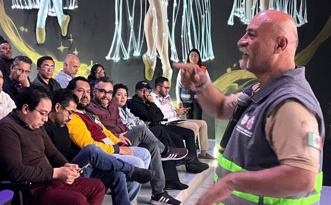 El día de hoy se llevó a cabo la primera capacitación a la estructura de la alcaldía con el “Sistema de Comando de Incidentes (SCI)” impartido por José Vázquez de la Secretaría de Gestión Integral de Riesgos y Protección Civil la Ciudad de México. FOTOS: Especial