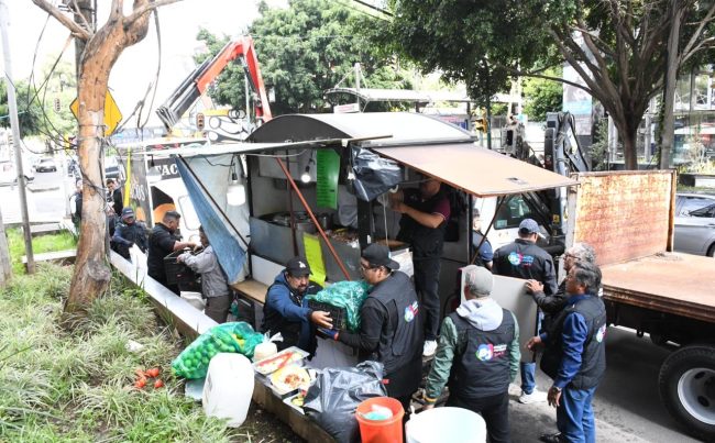 Con el objetivo de mantener el orden y la seguridad en las calles de la alcaldía Benito Juárez, el Gobierno del alcalde Luis Mendoza realizó diversos operativos para la recuperación del espacio público en coordinación con elementos de Blindar BJ360° y el apoyo de las áreas de Servicios Urbanos y Jurídica y Gobierno y Vía Pública.   FOTO: Especial