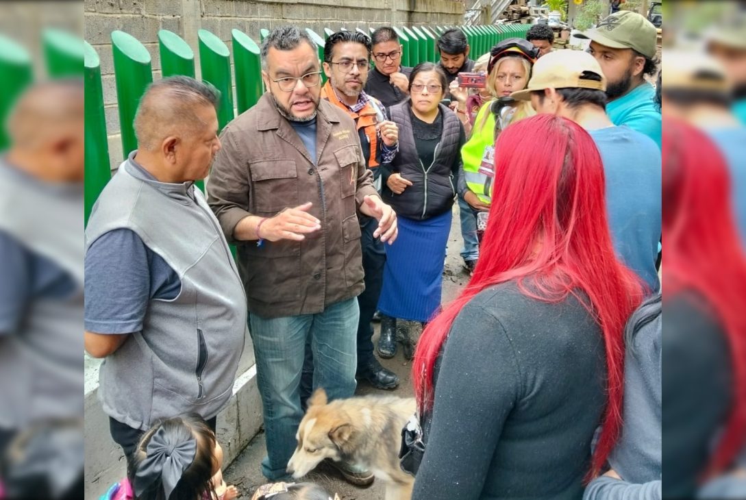 Encabezado por el alcalde Fernando Mercado, se realizan trabajos para el retiro de escombros tras deslizamiento de tierra en la ladera de la Col. Ixtlahualtongo. FOTOS: Especial