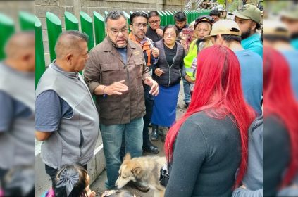 Encabezado por el alcalde Fernando Mercado, se realizan trabajos para el retiro de escombros tras deslizamiento de tierra en la ladera de la Col. Ixtlahualtongo. FOTOS: Especial