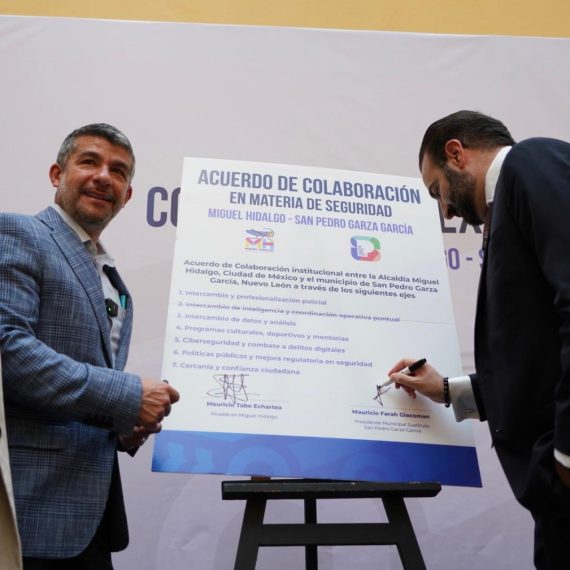 El alcalde de Miguel Hidalgo, Mauricio Tabe, y el presidente municipal de San Pedro Garza García, Nuevo León, Mauricio Farah Giacoman firmaron un Acuerdo de Colaboración para intercambiar experiencias exitosas en seguridad y en modelos de gestión que han dado buenos resultados. FOTOS: Especial