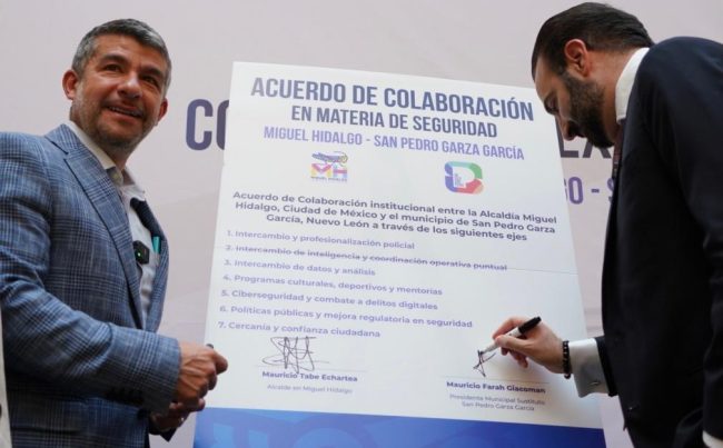El alcalde de Miguel Hidalgo, Mauricio Tabe, y el presidente municipal de San Pedro Garza García, Nuevo León, Mauricio Farah Giacoman firmaron un Acuerdo de Colaboración para intercambiar experiencias exitosas en seguridad y en modelos de gestión que han dado buenos resultados. FOTOS: Especial