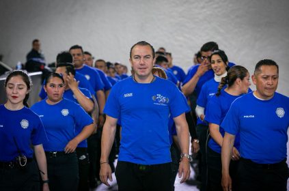 A la par del enorme proyecto para la prevención del delito, mayores capacidades y fortalecimiento de la estrategia y acciones en seguridad ciudadana, el alcalde de Cuajimalpa, Carlos Orvañanos ha reforzado la protección de quienes nos cuidan, con el impulso al deporte y buena alimentación durante su jornada laboral. FOTOS: Especial