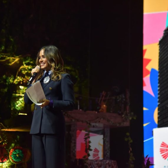 Al presentar su Primer Informe de Gobierno, la alcaldesa de la Cuauhtémoc, Alessandra Rojo de la Vega, destacó avances importantes en el acento feminista de su administración, en seguridad y orden público, recuperación de espacios públicos, privilegio de acciones ecológicas, confianza y cercanía con la gente, lo que ha brindado prosperidad y mejor calidad de vida para los habitantes de la demarcación. FOTO: Especial