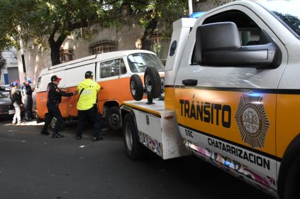 Estos operativos continuarán de forma permanente y se mantendrán recorridos en las 56 colonias de la demarcación con apoyo de Blindar BJ 360º, Policía Auxiliar y grúas de la Subsecretaría de Control de Tránsito. FOTO: Especial