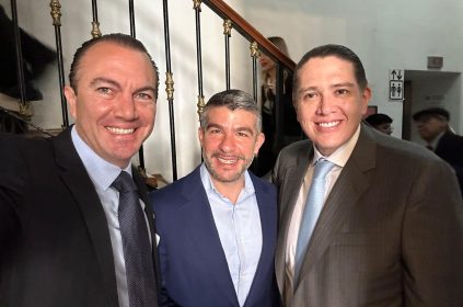 En la ruta hacia 2027, el PAN tiene que valorar muy bien su estrategia y hacer los amarres políticos correspondientes para definir si irá solo o hará alianzas con el PRI o MC, en especial para las Alcaldías. De entrada, hay tres en que el PAN podría ganar sin coalición: Benito Juárez, su histórico bastión. Miguel Hidalgo,