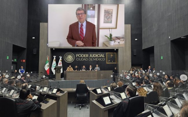 Otro que es mensaje: su gran aliado es el coordinador de los diputados federales, Ricardo Monreal, pues aunque no asistió al Informe, fue el único orador, además del magistrado. Guerra proyectó un videomensaje del legislador, en el que resalta su trayectoria, su labor, le desea suerte, pero sobre todo le ofrece todo su respaldo.