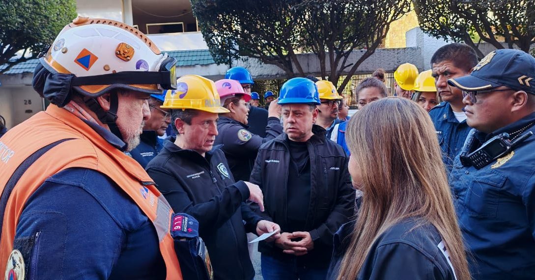 La Alcaldía Coyoacán instaló puesto de mando para atender necesidades primarias, así como orientación y asesoría jurídica a los afectados. FOTOS: Especial