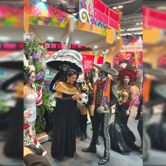 Pero nada. Al Gobierno de la Ciudad de México le interesó tan poco la difusión mundialista en la Fitur, que no consiguió patrocinadores –salvo un balón autografiado que llevaron– o aportó recursos presupuestarios para presentar atracciones especiales mundialistas. FOTO:  Especial