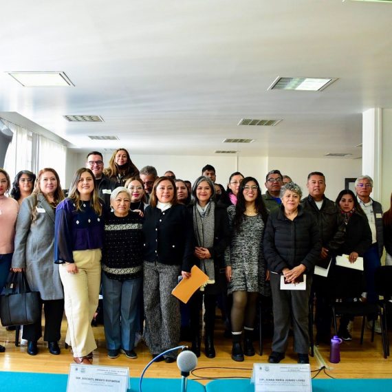 Con el objetivo de fortalecer la atención institucional que se brinda a la ciudadanía capitalina, especialmente a mujeres que enfrentan situaciones de violencia y acuden a los módulos legislativos como primer punto de contacto, la diputada Juana María Juárez López (MORENA) convocó al curso “Derecho de las Mujeres a una Vida Libre de Violencia”, dirigido al personal de estos espacios.