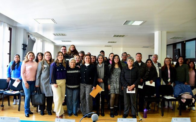 Con el objetivo de fortalecer la atención institucional que se brinda a la ciudadanía capitalina, especialmente a mujeres que enfrentan situaciones de violencia y acuden a los módulos legislativos como primer punto de contacto, la diputada Juana María Juárez López (MORENA) convocó al curso “Derecho de las Mujeres a una Vida Libre de Violencia”, dirigido al personal de estos espacios.
