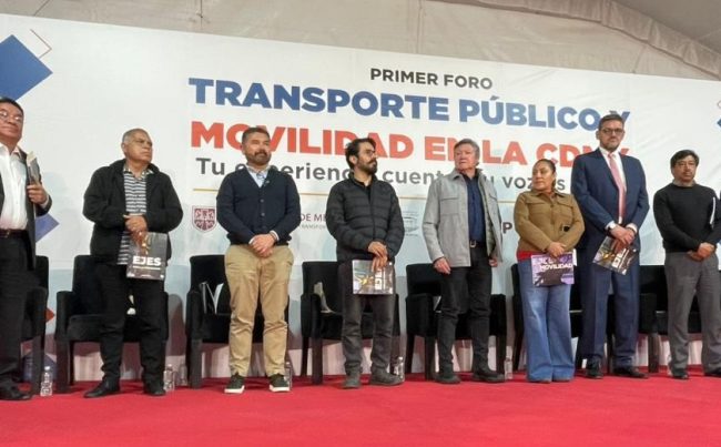 Gracias a los foros sobre la movilidad en la Ciudad de México, que organizan y llevan a cabo conjuntamente el Gobierno capitalino y el Congreso local, se podrá enriquecer el Proyecto del Plan General de Desarrollo de esta metrópoli 2025-204 en dicho rubro, ya que serán incluidas las opiniones de la sociedad civil y todos los sectores, manifestó la diputada Xóchitl Bravo Espinosa. FOTOS: Especial