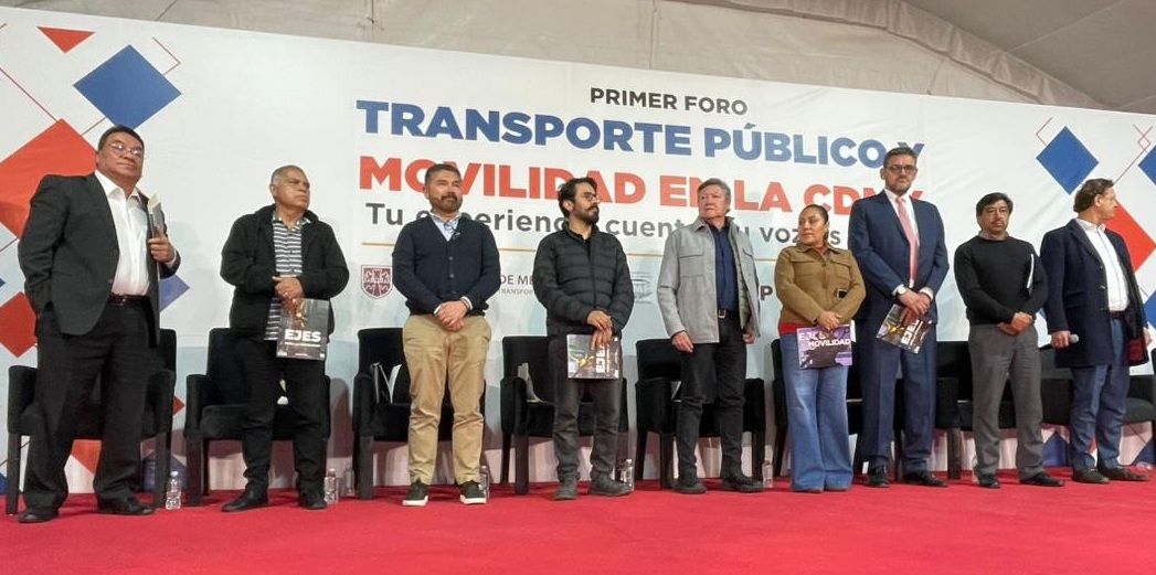 Gracias a los foros sobre la movilidad en la Ciudad de México, que organizan y llevan a cabo conjuntamente el Gobierno capitalino y el Congreso local, se podrá enriquecer el Proyecto del Plan General de Desarrollo de esta metrópoli 2025-204 en dicho rubro, ya que serán incluidas las opiniones de la sociedad civil y todos los sectores, manifestó la diputada Xóchitl Bravo Espinosa. FOTOS: Especial