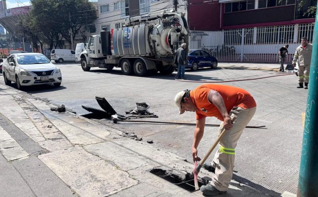 Con el firme compromiso de conservar calles seguras, funcionales y con una imagen urbana digna, el gobierno de la alcaldía Benito Juárez, encabezado por el alcalde Luis Mendoza, llevó a cabo una mega jornada de Servicios Urbanos en la colonia Ciudad de los Deportes.