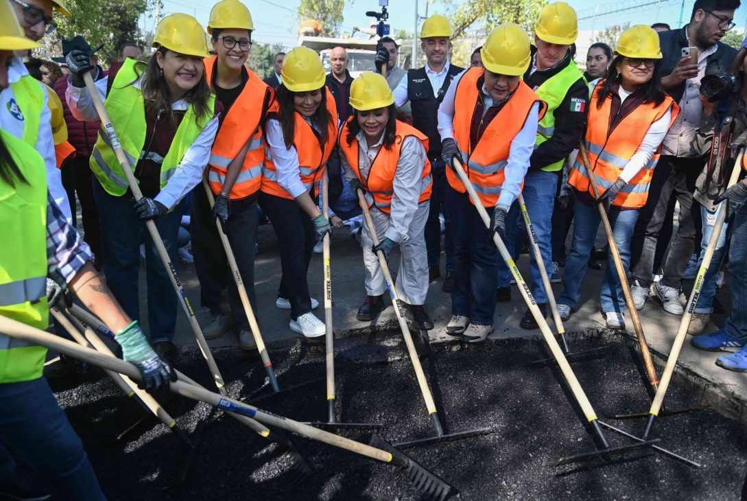 Desde que inició su gestión, la jefa de Gobierno, Clara Brugada Molina ha expresado más promesas que acciones para afrontar el que se ha convertido en un grave problema en la Ciudad de México: cientos de miles de baches en avenidas principales, que su administración tiene la responsabilidad de mantener en buen estado. FOTO: Especial