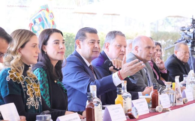 En su mensaje, el gobernador Alejandro Armenta Mier, subrayó que su administración está convencida de que con estos vuelos Puebla se convierte en un punto de conexión que permite acercarse a los migrantes de Nueva York, Los Ángeles y Houston, de cara a la nueva realidad económica y al Mundial 2026.