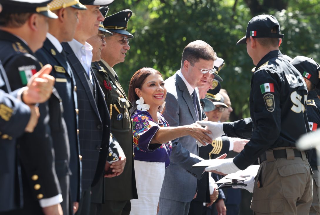 Brugada reconoce a 507 cadetes graduados de la Policía Capitalina