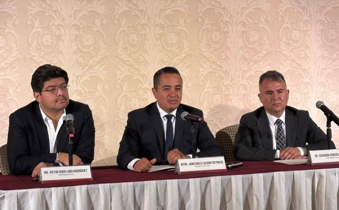 Víctor Hugo Lobo Rodríguez (izquierda); a la derecha Gerardo González, su "Juanito"