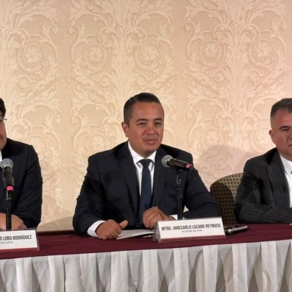 Víctor Hugo Lobo Rodríguez (izquierda); a la derecha Gerardo González, su "Juanito"