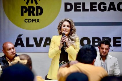 La presidenta del Partido de la Revocación Democrática (PRD) Ciudad de México, Nora Arias Contreras advirtió que el organismo político atraviesa un momento clave que requiere liderazgo, lealtad, claridad política y trabajo territorial para reconstruir la confianza ciudadana. FOTOS: Especial