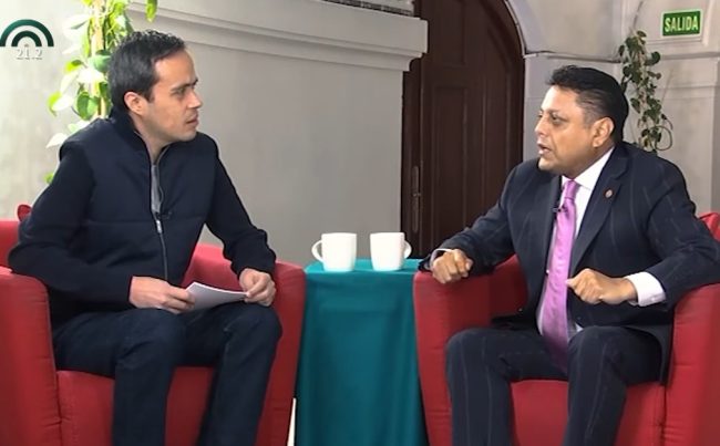 Jorge Armando Rocha, director de ese Canal desde el 20 de noviembre, conductor de ese programa “Perfiles”, decidió entrevistar en la primera emisión al diputado Israel Moreno, jefe político de la directora general de Operación y Producción del Canal, Alma Vera. FOTO: Especial