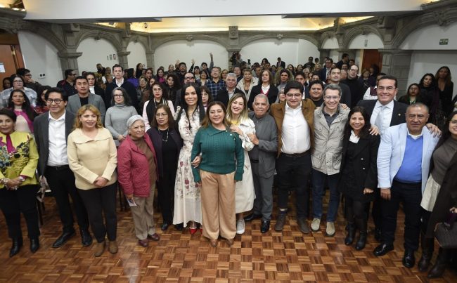 El sábado, en el mitin de Jorge Romero, presidente del PAN, andaba Armando Jiménez, quien enfrenta una carpeta de investigación por despojo, pues invadió ilegalmente la sede del PRD en Coyoacán y la mantiene secuestrada. ¿Con esos cuadros Romero quiere brillar? Que alguien le ayude. FOTO: Especial