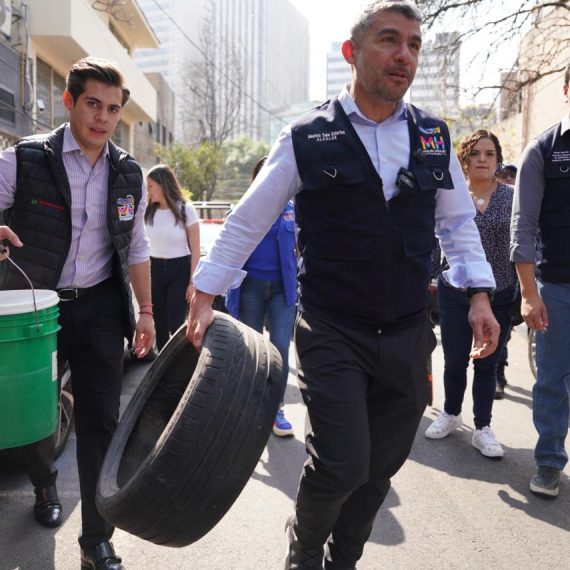 Tabe retira cachivaches en calles de Miguel Hidalgo