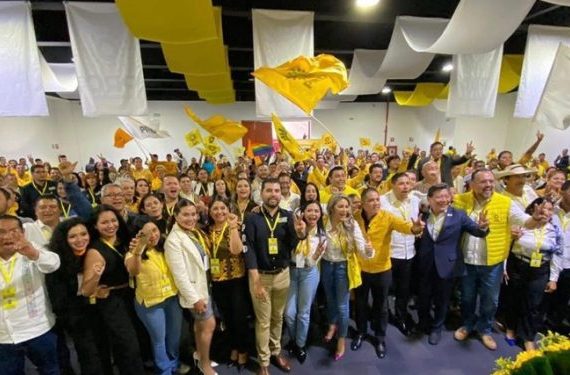 Los dirigentes estatales del Partido de la Revolución Democrática (PRD) en los estados de Guerrero, Michoacán, Morelos, Hidalgo, Oaxaca, Tlaxcala, Zacatecas y Baja California Sur, manifestaron su respaldo absoluto, firme y solidario a la diputada Nora Arias Contreras, presidenta del PRD Ciudad de México. FOTO: Especial