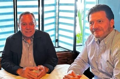 El presidente enterrador del PRD nacional, Jesús Zambrano, y el diputado federal de Morena, Víctor Hugo Lobo andan muy preocupados, pues nos dicen que pronto podrían enfrentar procesos por presuntas irregularidades que ha detectado la Auditoría Superior de la Ciudad de México (ASCDMX) a los gastos del PRD en la capital, entre 2022 y 2024. FOTO: Especial