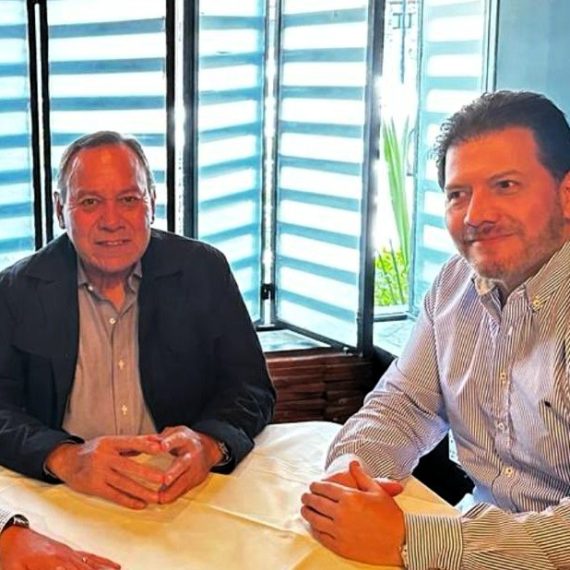 El presidente enterrador del PRD nacional, Jesús Zambrano, y el diputado federal de Morena, Víctor Hugo Lobo andan muy preocupados, pues nos dicen que pronto podrían enfrentar procesos por presuntas irregularidades que ha detectado la Auditoría Superior de la Ciudad de México (ASCDMX) a los gastos del PRD en la capital, entre 2022 y 2024. FOTO: Especial