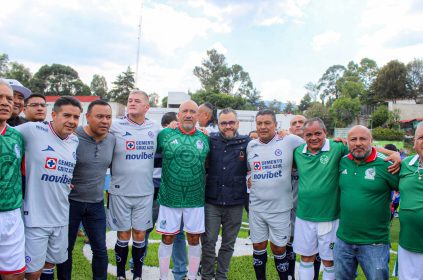 Fernando Mercado resaltó el valor del encuentro deportivo como reflejo de la tradición futbolística local: “Aquí se reúnen la experiencia, el talento y la historia; este partido representa lo mejor de nuestro fútbol y de nuestra gente”. FOTO: Especial