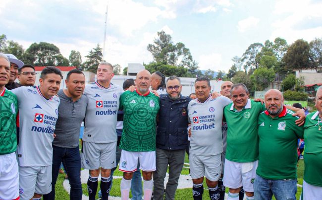 Fernando Mercado resaltó el valor del encuentro deportivo como reflejo de la tradición futbolística local: “Aquí se reúnen la experiencia, el talento y la historia; este partido representa lo mejor de nuestro fútbol y de nuestra gente”. FOTO: Especial