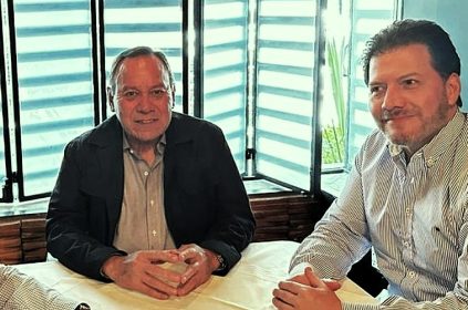 Jesús Zambrano, el enterrador del PRD nacional, y el diputado federal (marginado) de Morena, Víctor Hugo Lobo Román saben perfectamente que perdieron y fracasaron en sus pretensiones de quedarse a la mala con el PRD Ciudad de México, porque nunca tuvieron argumentos ni políticos, ni legales, y menos morales. FOTO: Especial